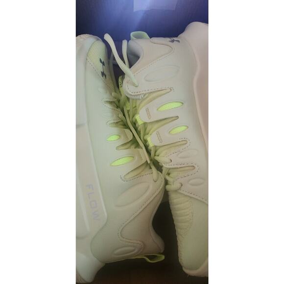 Under Armour Flow Breakthru 4 Womens Sonic Yellow Size 8 Regular 3026641-701 NIB - Picture 5 of 6